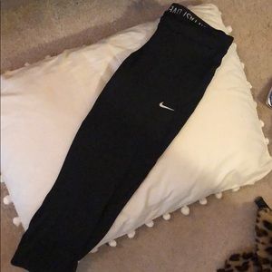 NIKE Black Cropped Leggings